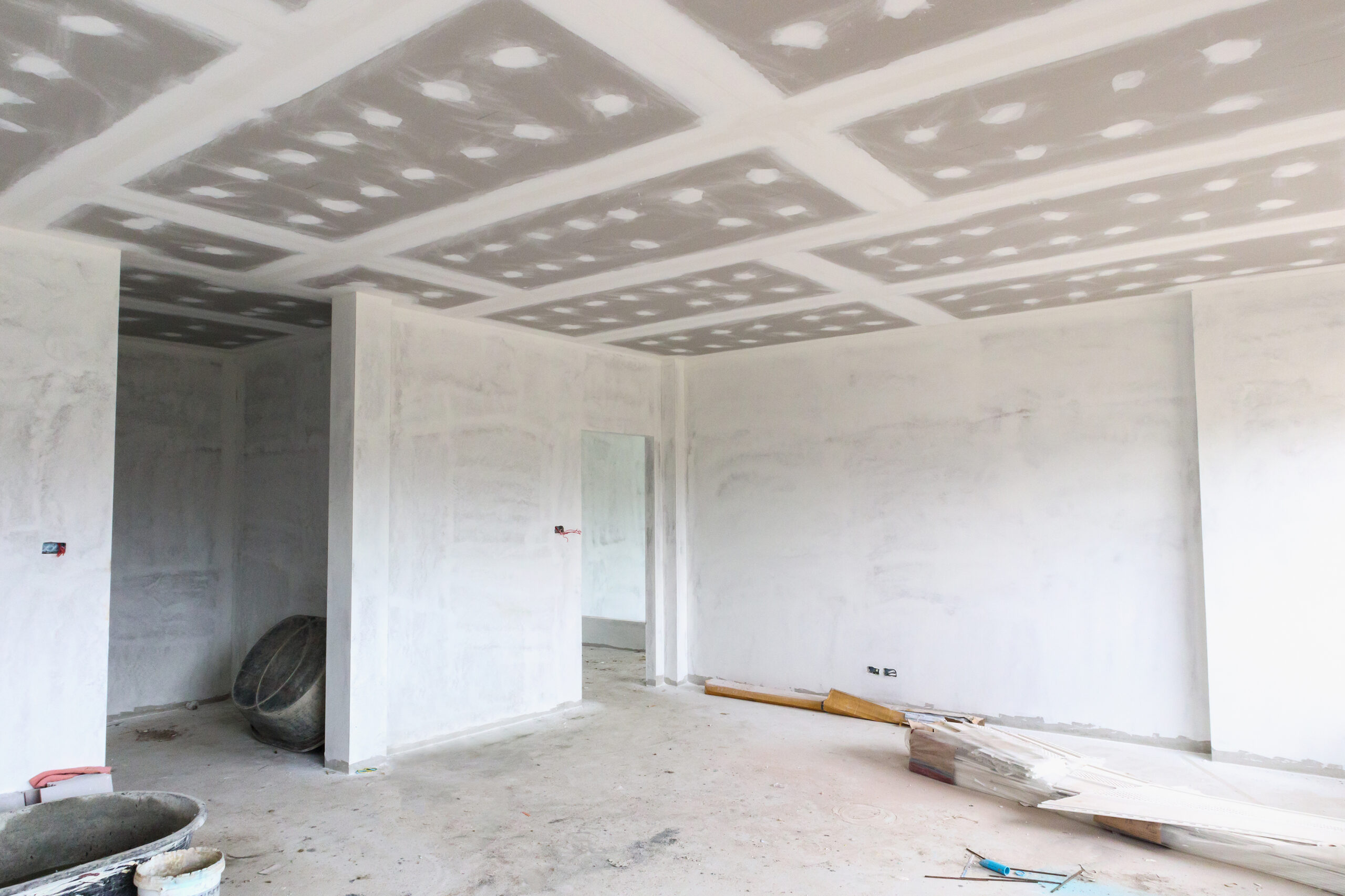 Empty room interior with gypsum board ceiling at house construction site